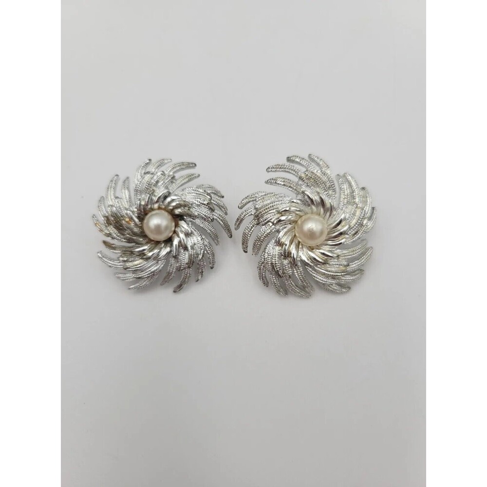 Sarah Coventry Signed VTG Clip Earrings‎ Silver Tone Faux Pearl Pinwheel Flower